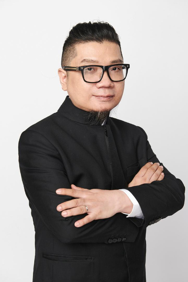 Nam đạo diễn Trung Quốc công khai có người yêu đồng giới kém 33 tuổi ảnh 1