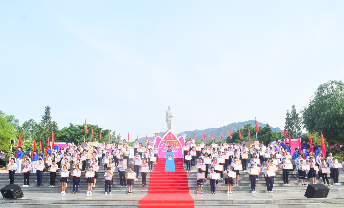 Khánh Hòa tuyên dương 130 đội viên tiêu biểu làm theo 5 điều Bác dạy ảnh 2