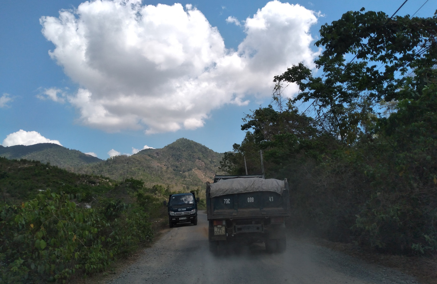 'Cát tặc' vẫn ngang nhiên đào xới hồ thuỷ lợi ở Khánh Hoà ảnh 3