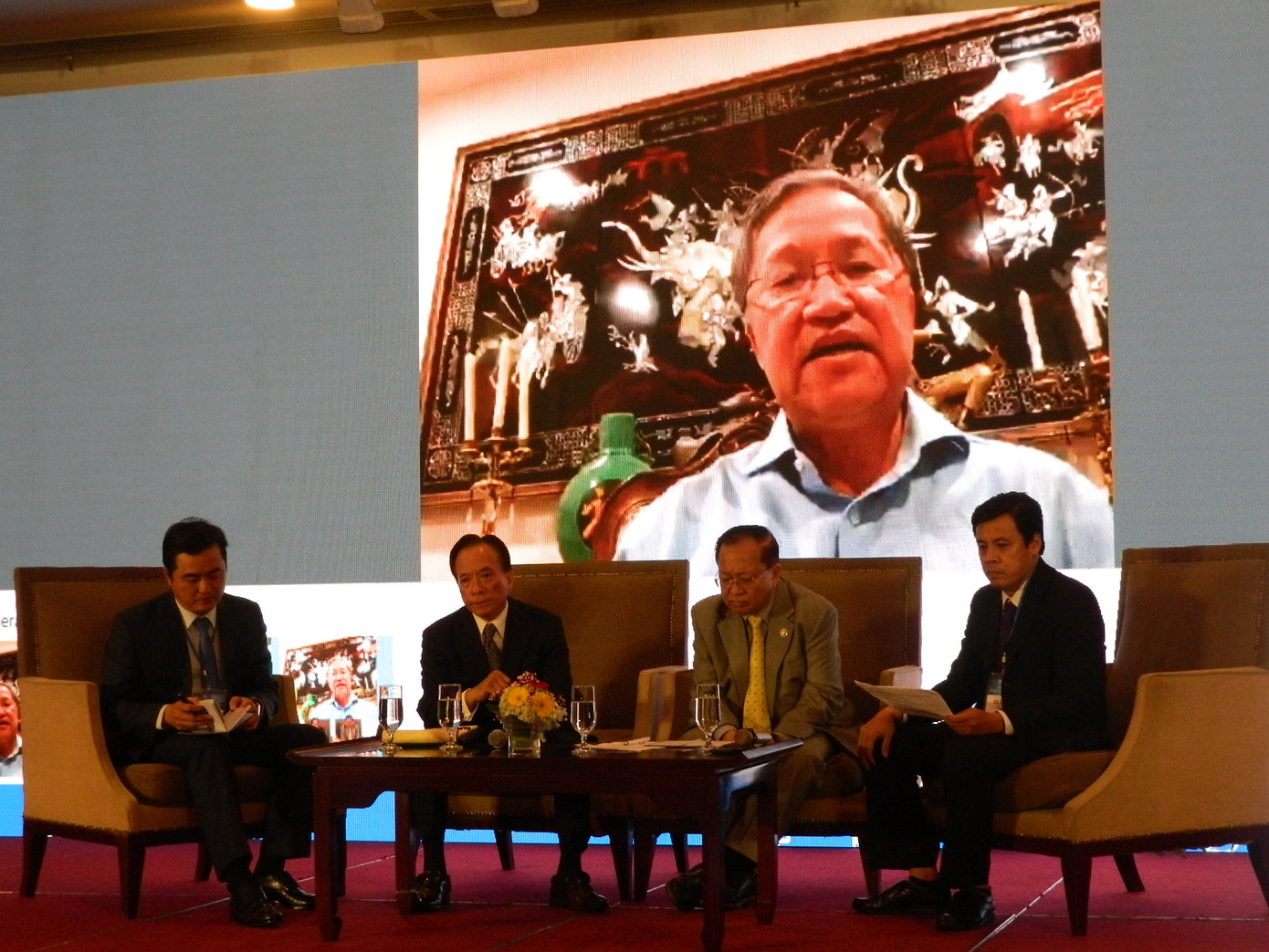 Kiều bào hiến kế khắc phục tác động của dịch COVID-19 ảnh 2