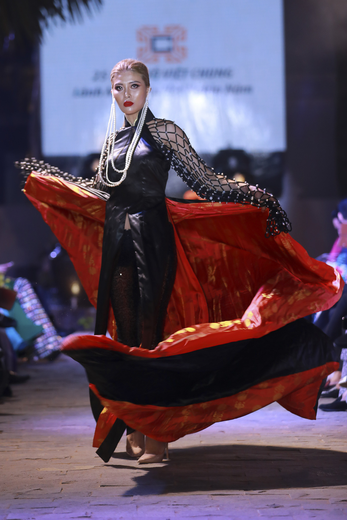 Hàng trăm nghệ sỹ tham gia giới thiệu các bộ sưu tập từ lụa Lãnh Mỹ A ảnh 7