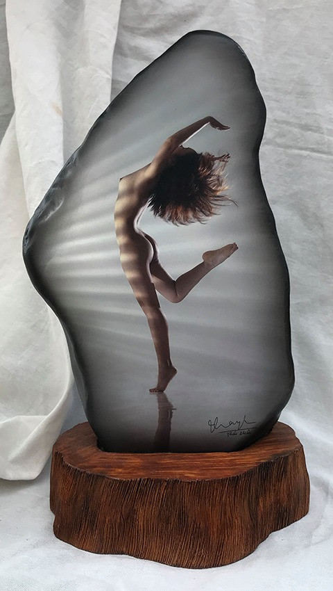 Lần đầu tiên, Thái Phiên tung bộ ảnh nude in trên đá đẹp mê hồn ảnh 4