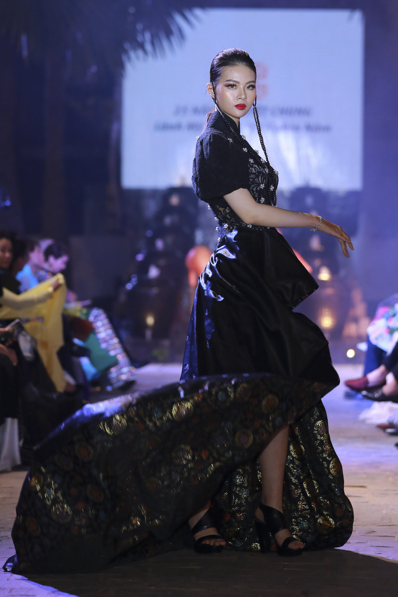 Hàng trăm nghệ sỹ tham gia giới thiệu các bộ sưu tập từ lụa Lãnh Mỹ A ảnh 8