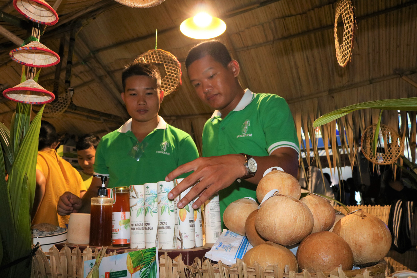 Hàng chục ngàn người đổ về Bến Tre tham quan lễ hội dừa ảnh 4