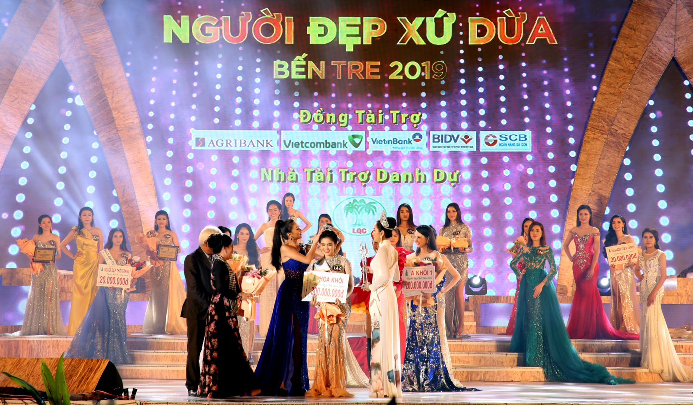 Ứng xử ấn tượng Bùi Kim Quyên đăng quang Hoa khôi Người đẹp xứ dừa ảnh 5