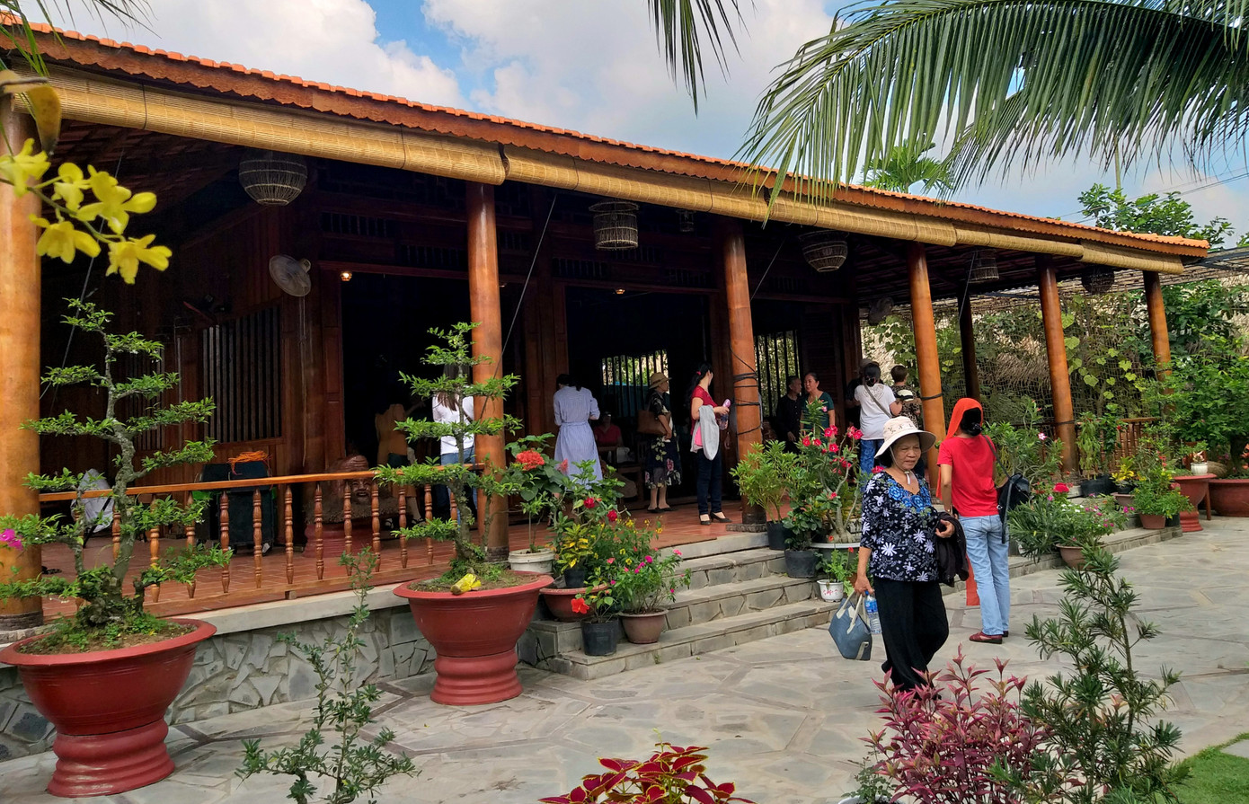 Độc đáo căn nhà xưa Nam bộ làm hoàn toàn bằng gỗ dừa ảnh 2