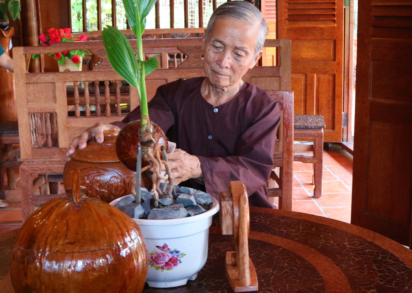 Độc đáo căn nhà xưa Nam bộ làm hoàn toàn bằng gỗ dừa ảnh 5