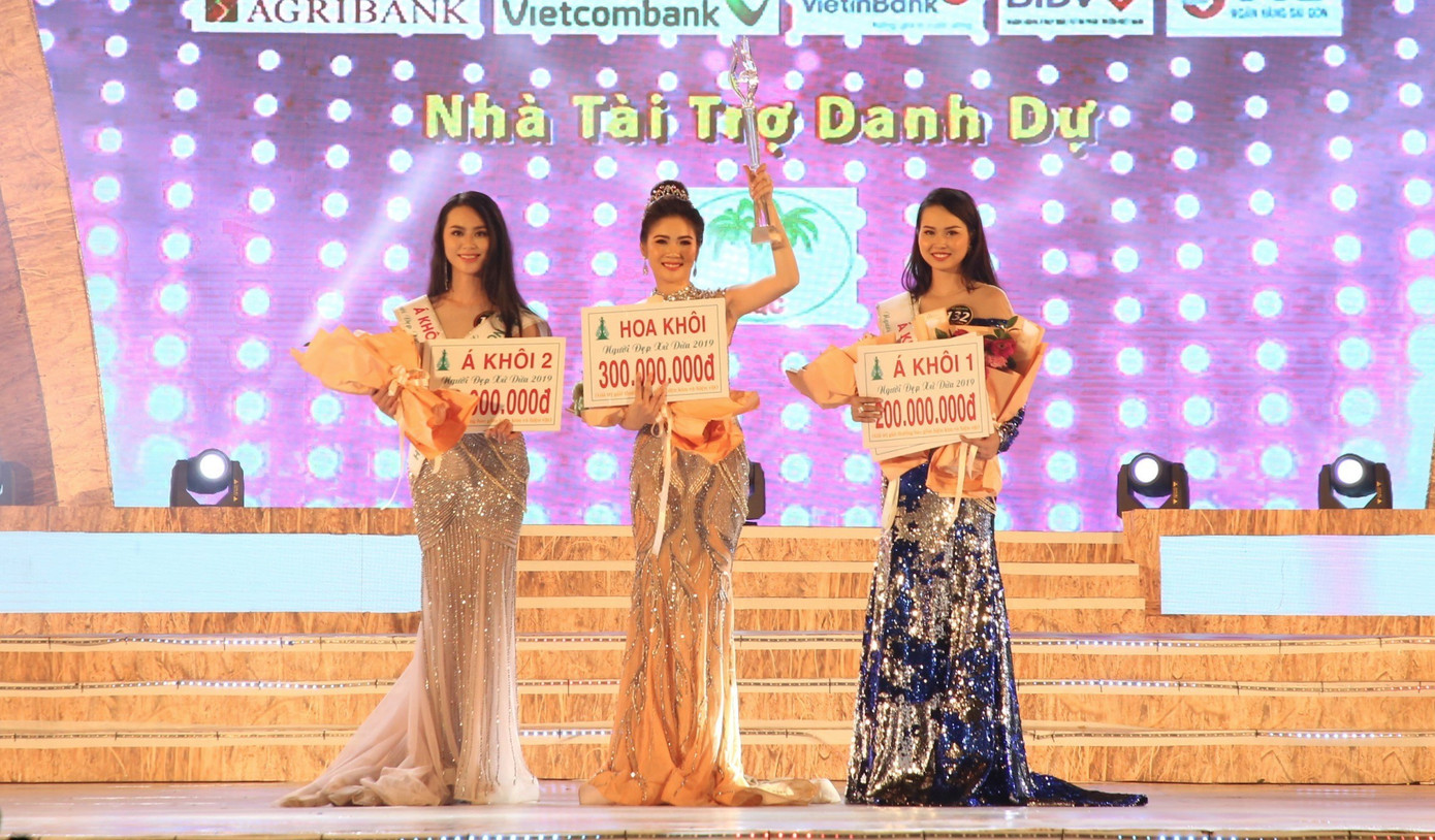 Ứng xử ấn tượng Bùi Kim Quyên đăng quang Hoa khôi Người đẹp xứ dừa ảnh 7