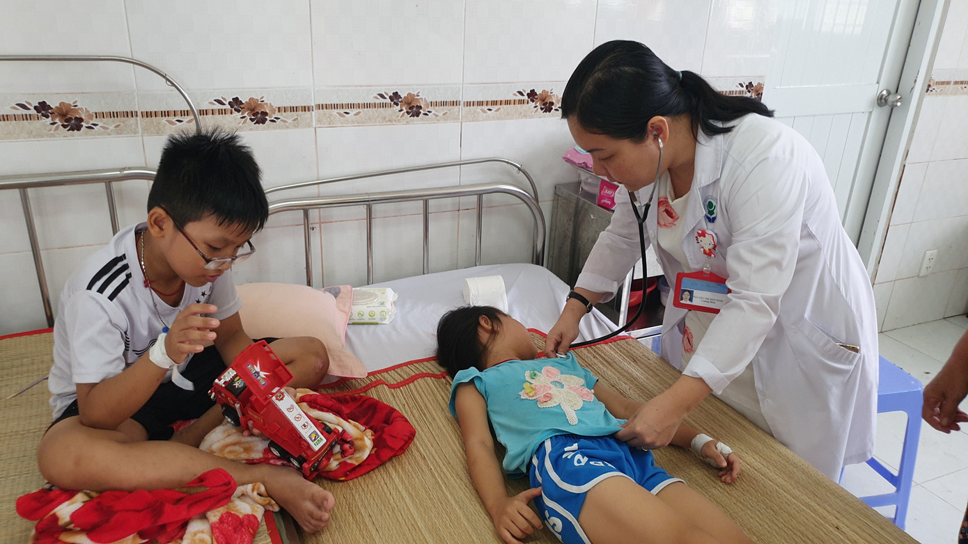 5 mẹ con ngộ độc thuốc trừ cỏ sau mâu thuẫn gia đình ảnh 2