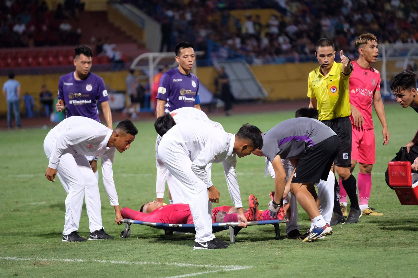 Sài Gòn FC: 'Thánh nằm sân' thành công với chất riêng ở V-League ảnh 7