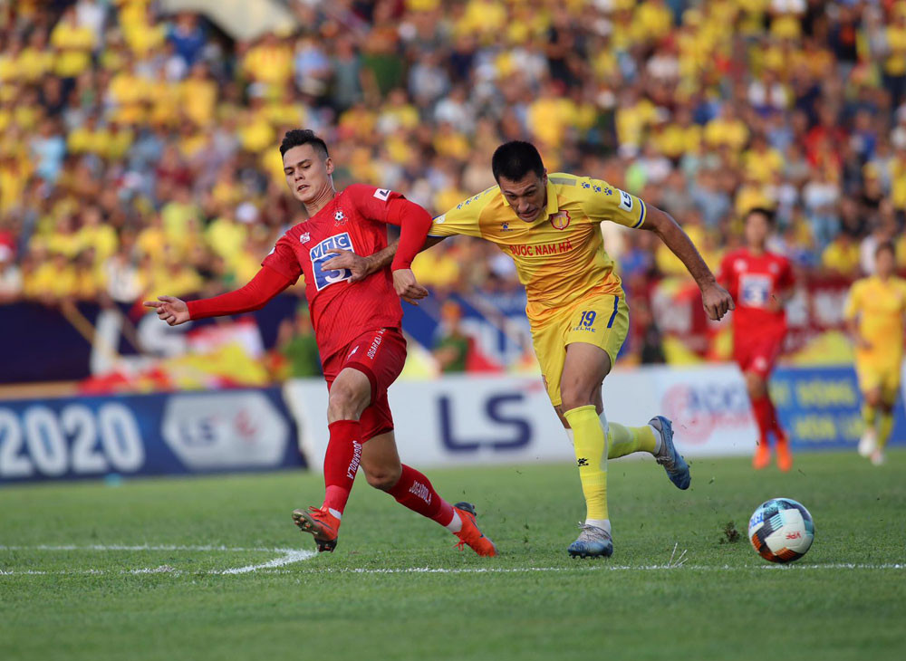 Quang Hải, Huỳnh Anh thuê vệ sĩ riêng khi cổ vũ Hà Nội FC đấu Sài Gòn ảnh 8