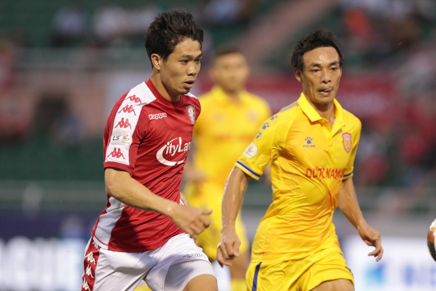 Công Phượng 'thả tim' khi ghi bàn giúp TPHCM thắng Nam Định ảnh 1