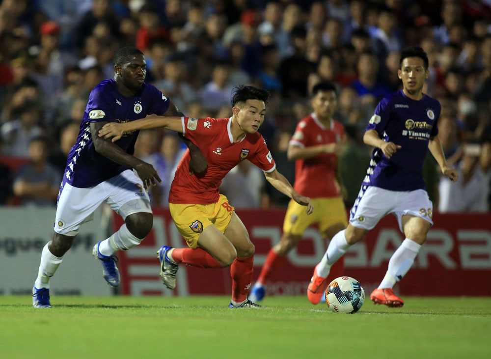 Hé lộ mức án VFF áp dụng với Hà Tĩnh vì sự cố vỡ sân ảnh 1