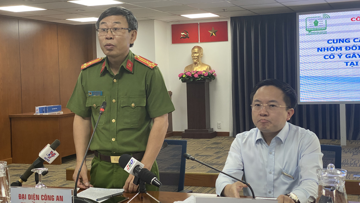 Cận cảnh hung khí nhóm 200 thanh niên áo cam đập phá quán nhậu ở Sài Gòn ảnh 1