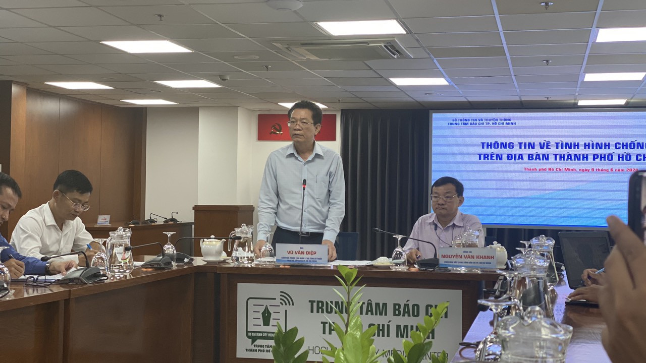 TPHCM còn 22 tuyến đường hễ mưa là ngập gần nửa mét ảnh 4