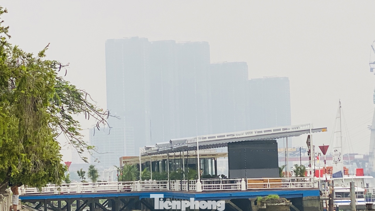 Bầu trời Sài Gòn âm u, chìm trong sương mù ảnh 6