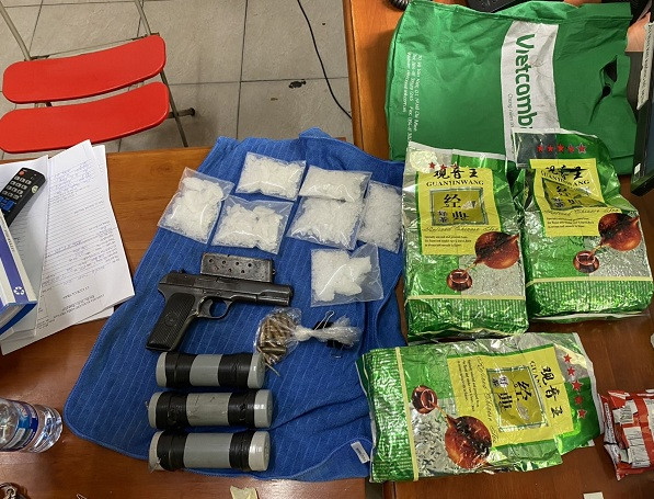 Phá đường dây ma túy quy mô lớn, thu nhiều súng đạn và quả nổ ảnh 1