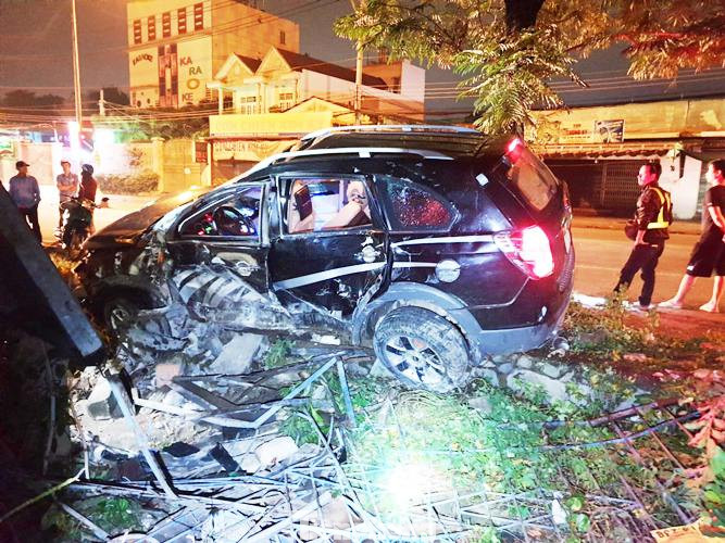 Ô tô biến dạng, 3 người thương vong sau tai nạn ảnh 1