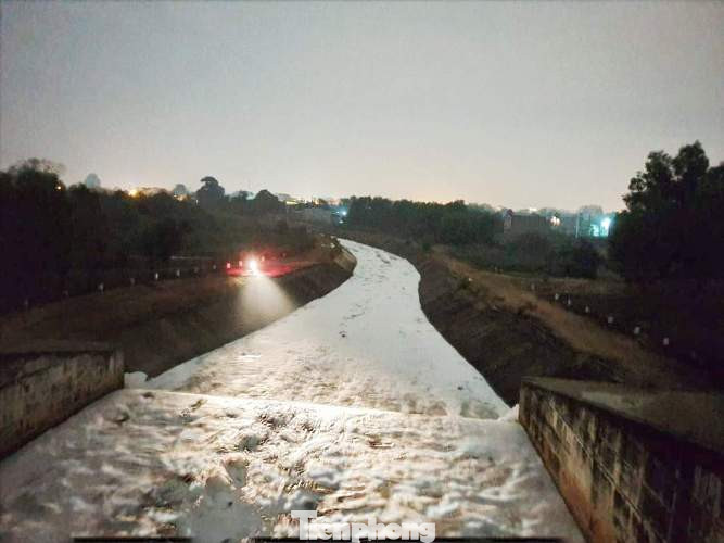 Nhiều sông, suối ở Bình Dương đang bị 'đầu độc'? ảnh 4