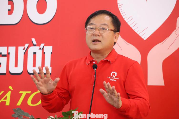 Nụ cười ‘tỏa nắng’ của các bạn trẻ tại ngày hội hiến máu Chủ nhật đỏ ảnh 1