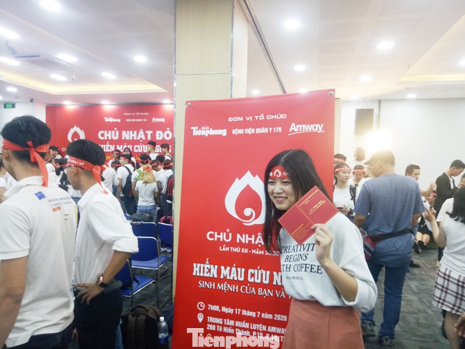 Nụ cười ‘tỏa nắng’ của các bạn trẻ tại ngày hội hiến máu Chủ nhật đỏ ảnh 5