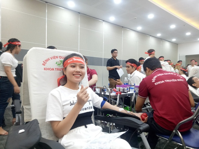 Nụ cười ‘tỏa nắng’ của các bạn trẻ tại ngày hội hiến máu Chủ nhật đỏ ảnh 2