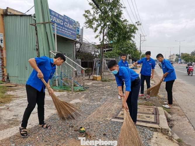 Tuổi trẻ Bình Dương ‘tô sắc’ đường phố dịp cuối tuần ảnh 3