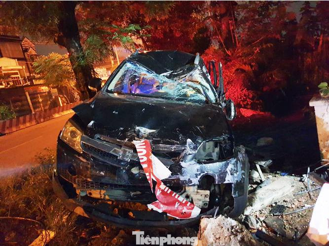 Ô tô biến dạng, 3 người thương vong sau tai nạn ảnh 2