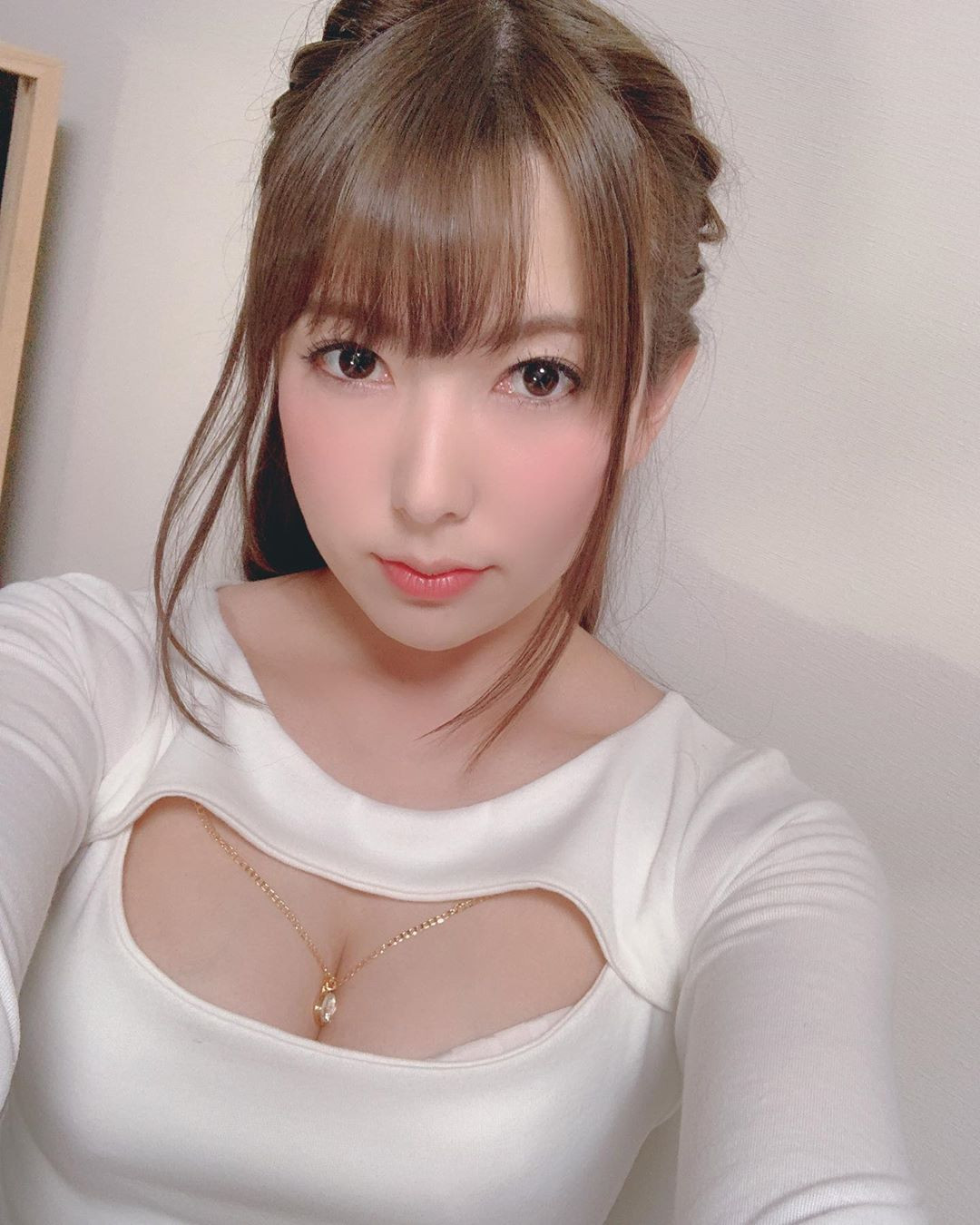 Mỹ nhân bị gạ đi khách giá 1,7 tỷ là ‘nữ diễn viên 18+ hàng đầu Nhật Bản’ ảnh 5