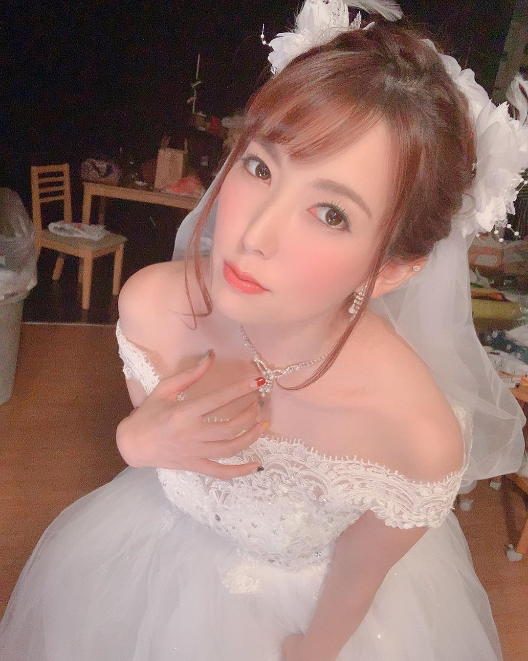 Mỹ nhân bị gạ đi khách giá 1,7 tỷ là ‘nữ diễn viên 18+ hàng đầu Nhật Bản’ ảnh 12