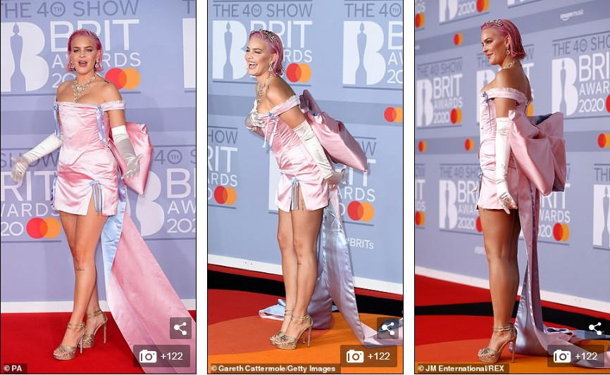 Dàn sao thảm đỏ Brits 2020: Hết ‘thả rông’ khoe ngực, đến váy xẻ sâu bất tận ảnh 17