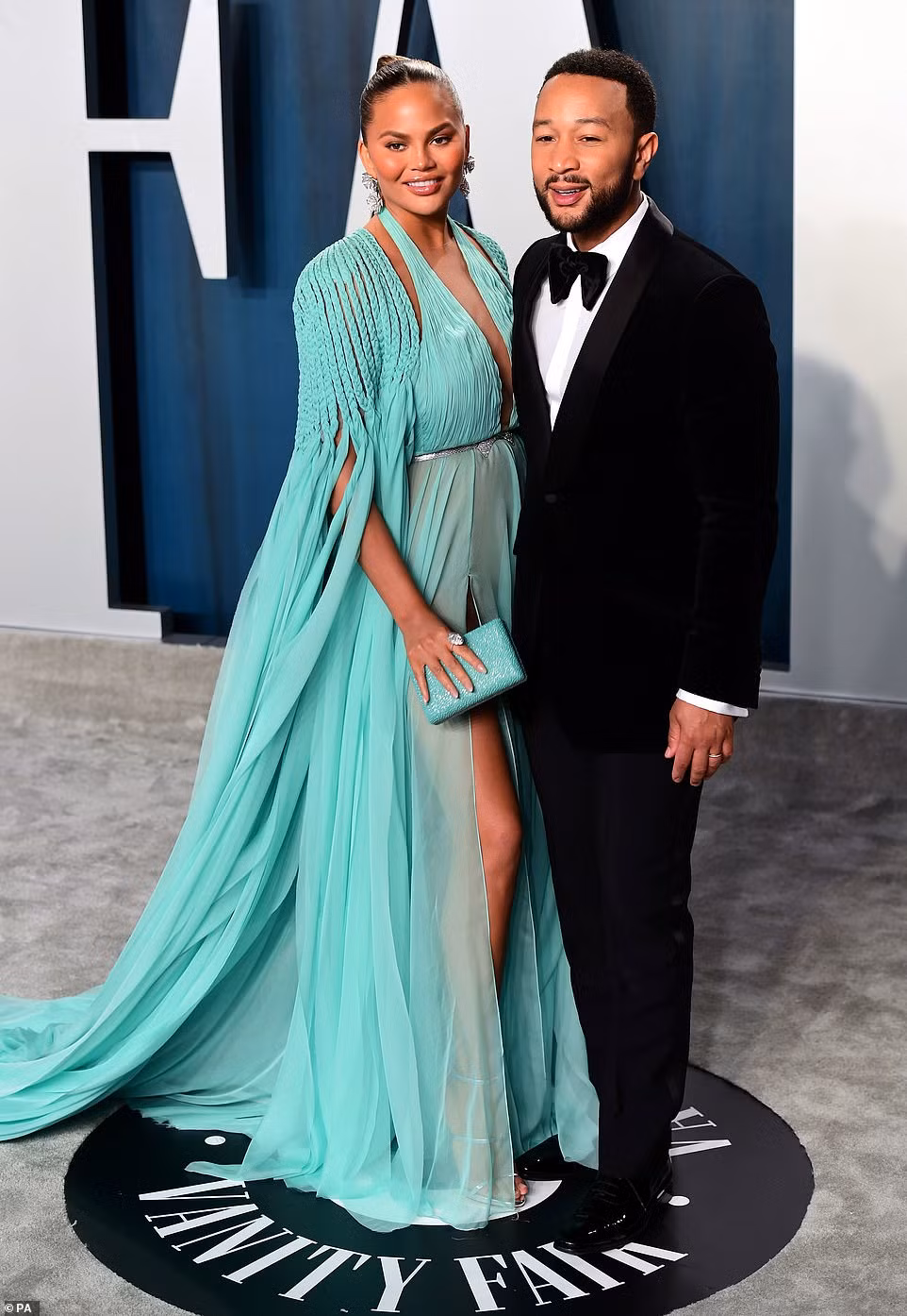 Tiệc hậu Oscar: Kim khoe ngực đầy vẫn kém vợ John Legend 'mặc như không' ảnh 8
