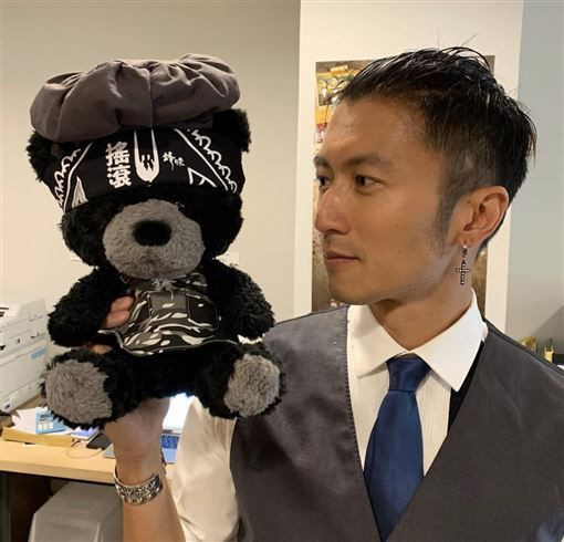 Tạ Đình Phong đóng chuỗi cửa hàng vì dịch Covid-19 ảnh 1