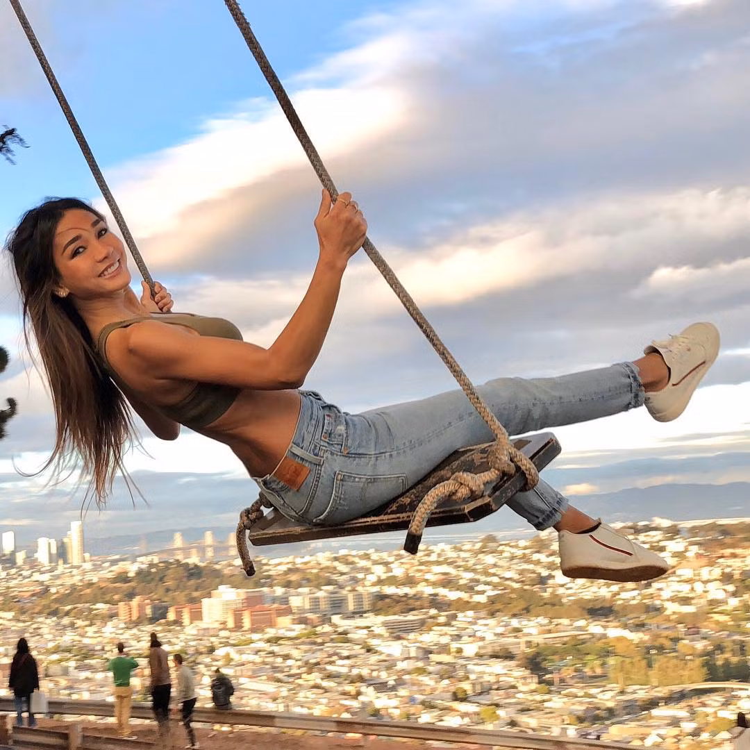 Bà mẹ U50 gây ‘bão’ mạng vì trẻ đẹp không kém con gái 19 tuổi ảnh 9