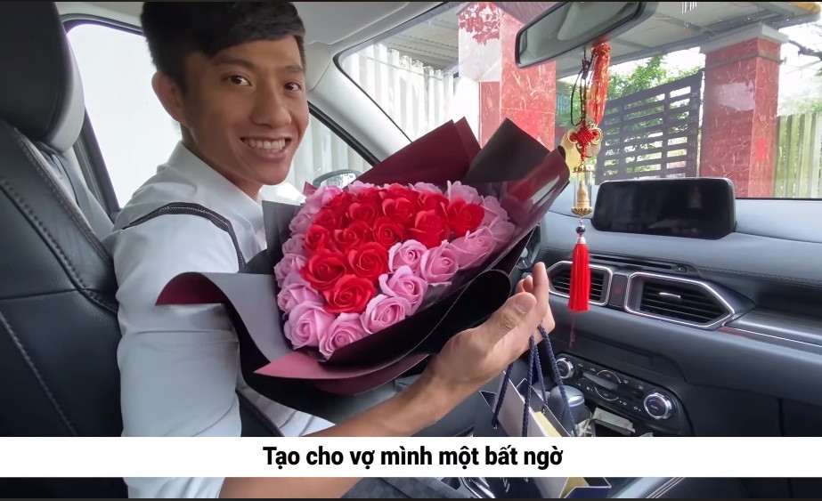 Valentine đầu tiên ngọt ngào xúc động của Phan Văn Đức dành tặng vợ ảnh 2