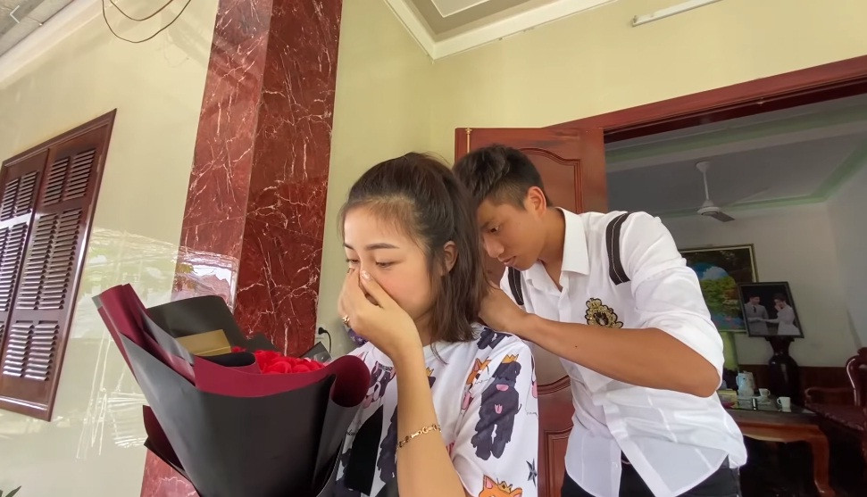 Valentine đầu tiên ngọt ngào xúc động của Phan Văn Đức dành tặng vợ ảnh 5