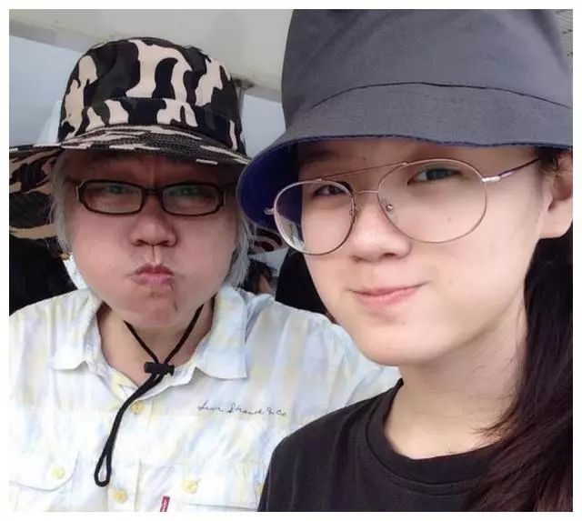 Cặp ‘ông – cháu’ lệch 40 tuổi của Trung Quốc ra sao sau 7 năm yêu nhau? ảnh 1