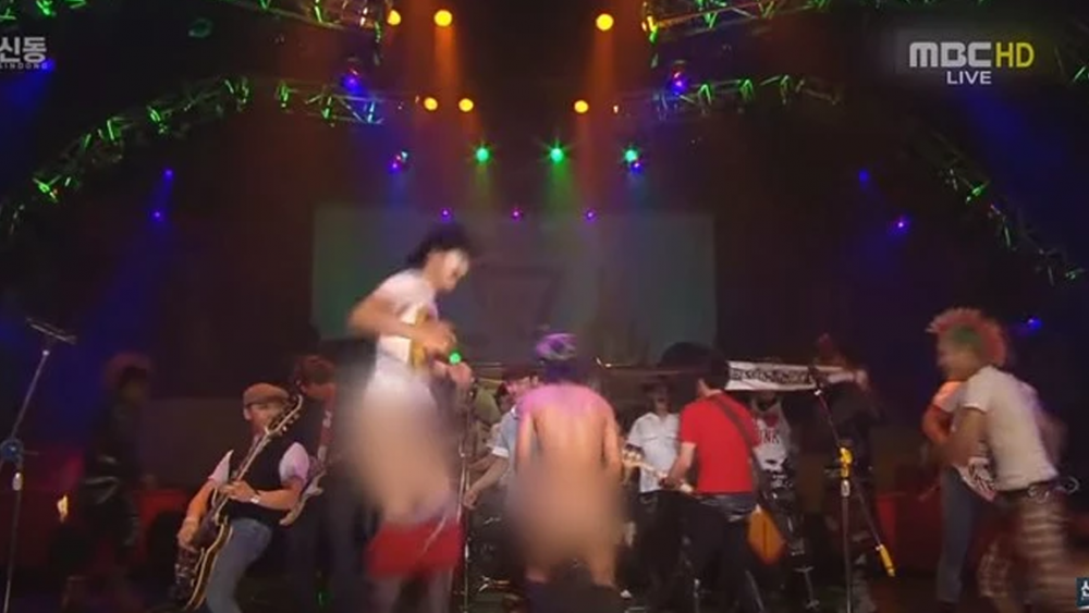 Sự cố phát sóng xấu hổ nhất Hàn Quốc: Nghệ sĩ tụt quần trên sân khấu trực tiếp ảnh 2