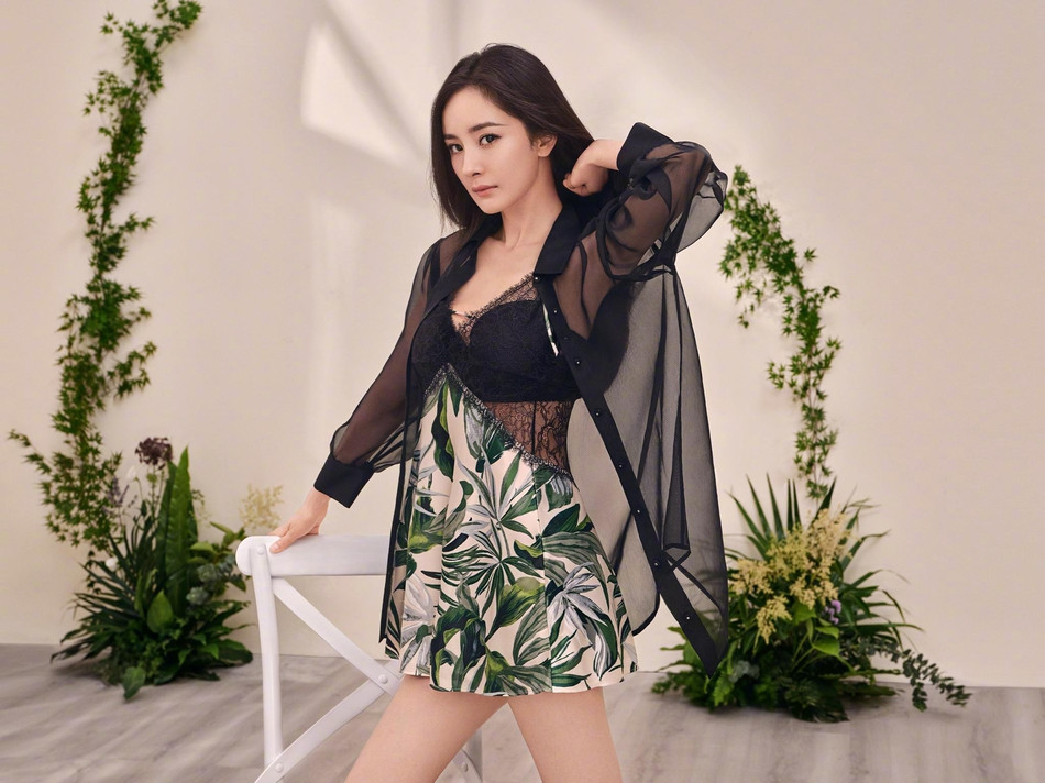 Dương Mịch diện nội y sexy, vẫn bị mỹ nhân này 'ăn đứt' vẻ gợi cảm ảnh 6