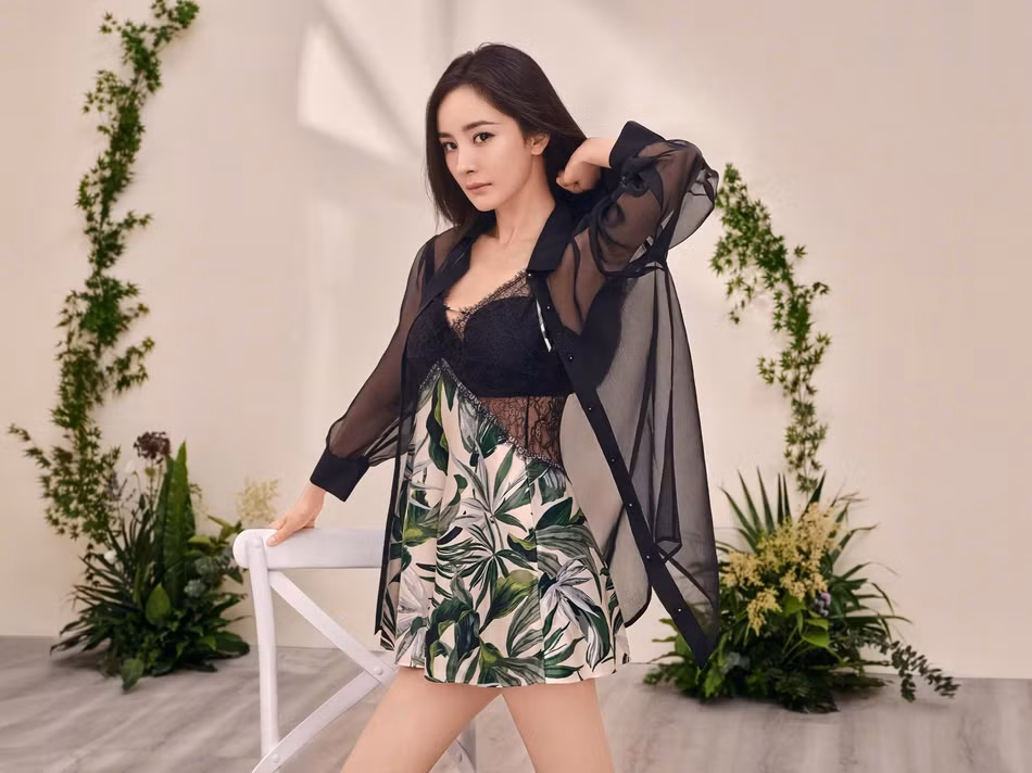 Dương Mịch diện nội y sexy, vẫn bị mỹ nhân này 'ăn đứt' vẻ gợi cảm ảnh 6