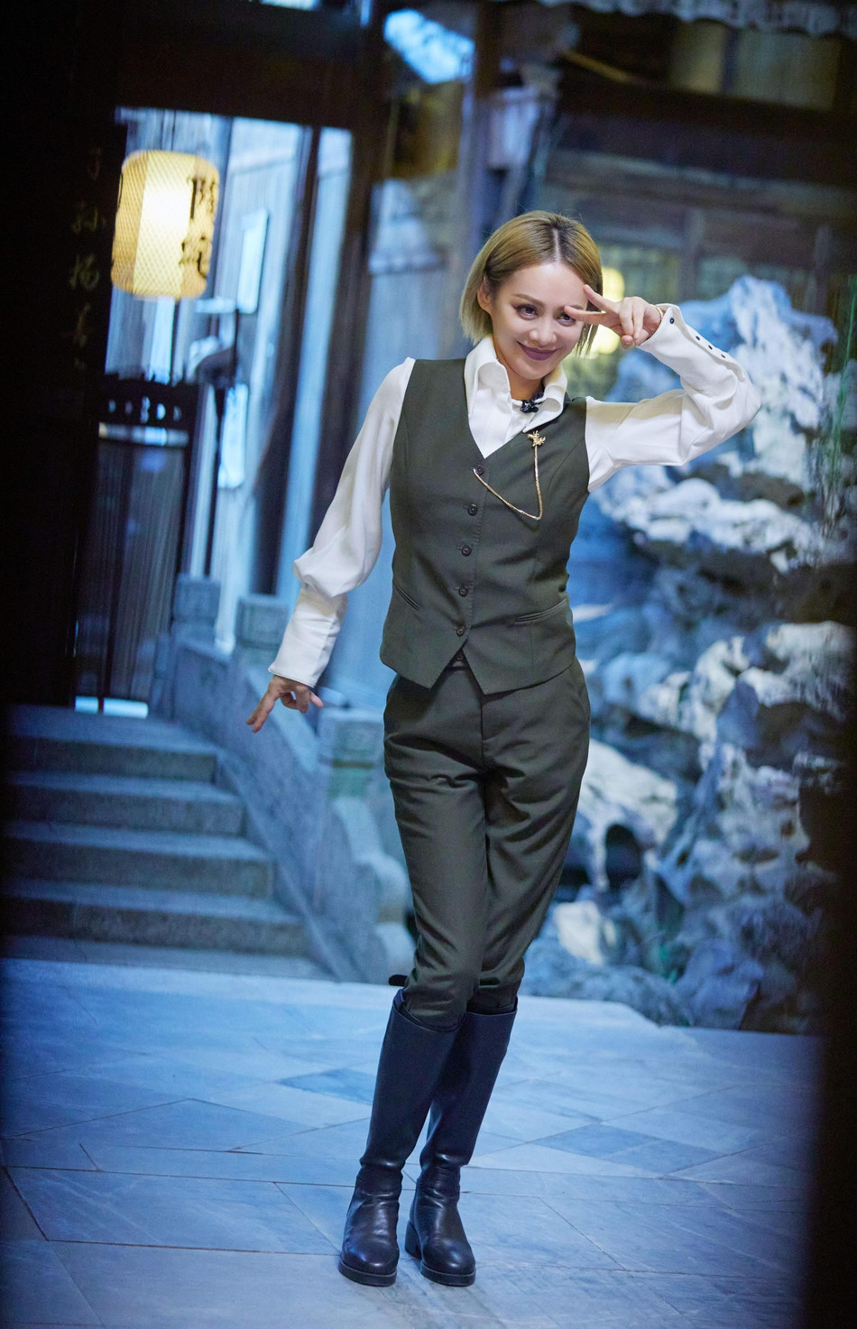 Dương Mịch mặc sườn xám ngắn lộ cả quần trong, gương mặt ‘búng ra sữa’ gây ngạc nhiên ảnh 10