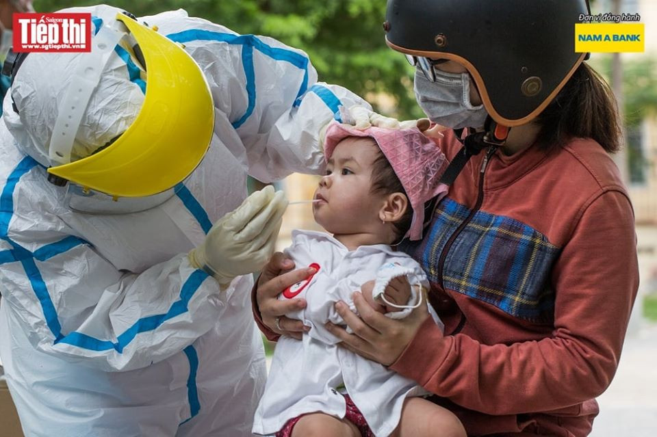 Nam A Bank đồng hành trao tặng hàn ngàn vật phẩm y tế cho bộ đội biên phòng ảnh 2