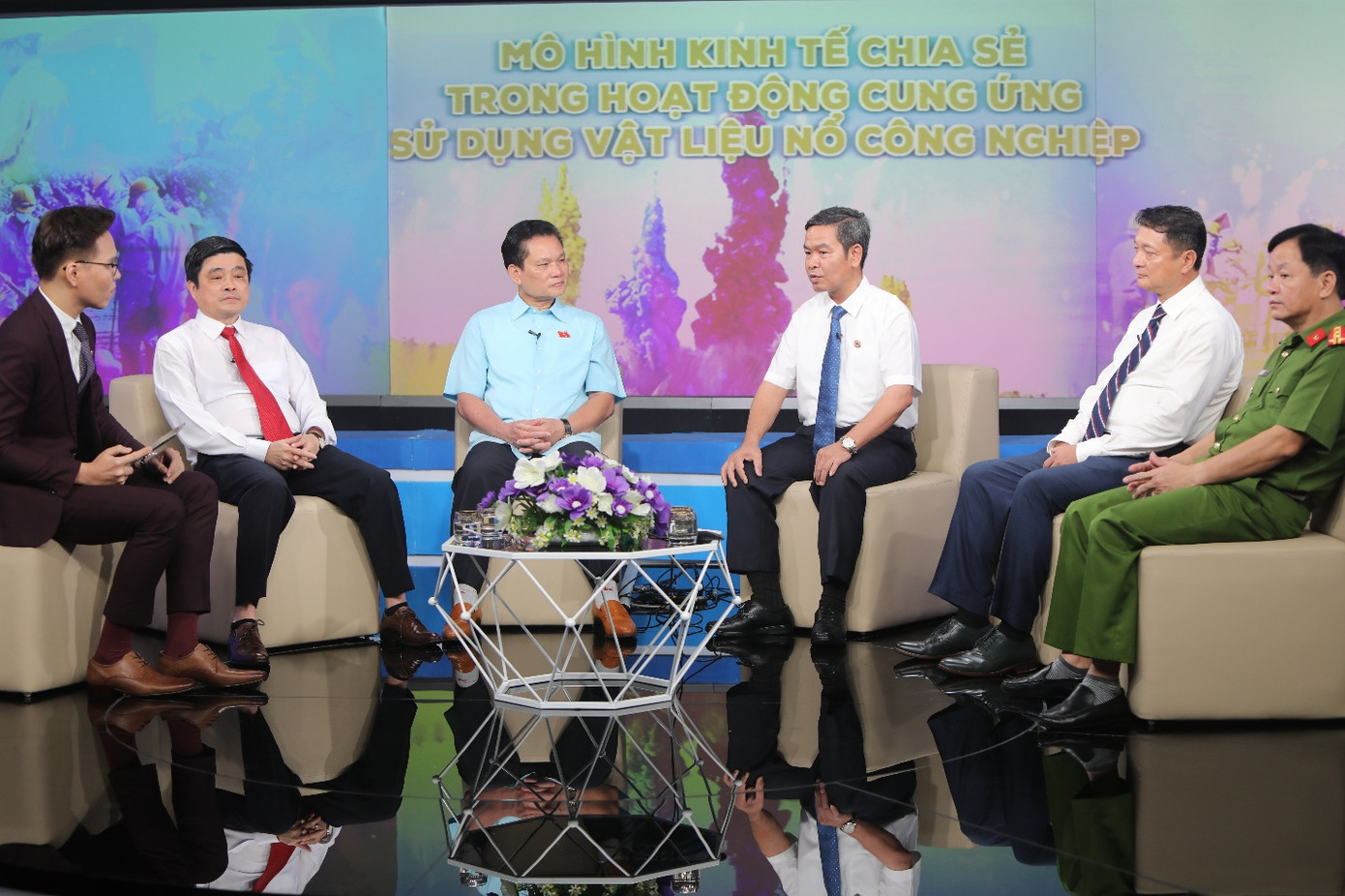 Quản lý, sử dụng vật liệu nổ công nghiệp: Nghiêm ngặt, khép kín và chuyên nghiệp ảnh 2