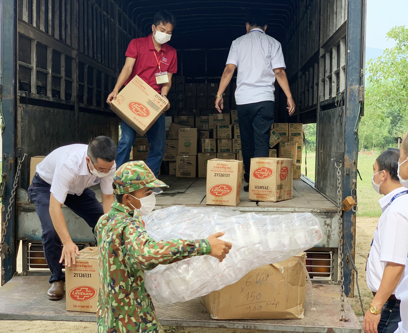 Lifebuoy hỗ trợ hơn 29.000 sản phẩm cho khu cách ly và tiếp sức mùa thi ảnh 1