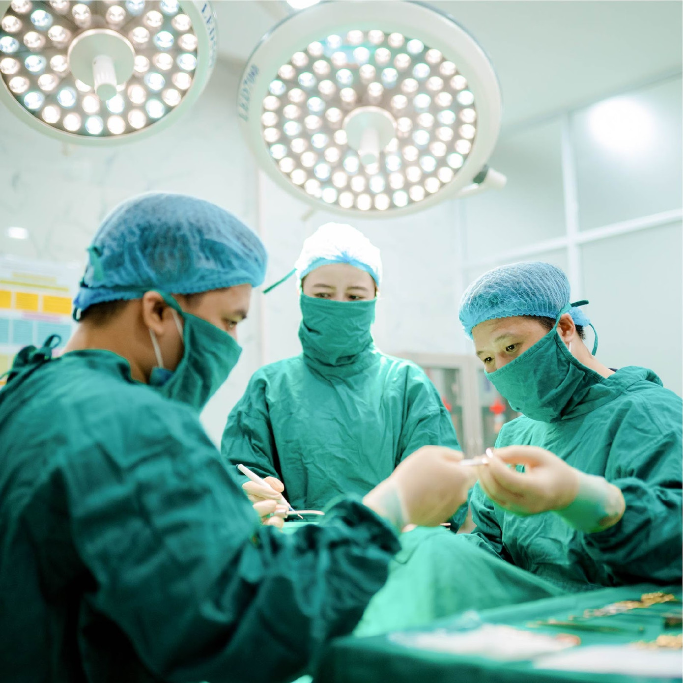 Bác sĩ Đặng Văn Định - Sở hữu bàn tay vàng trong lĩnh vực tạo hình thẩm mỹ ảnh 2