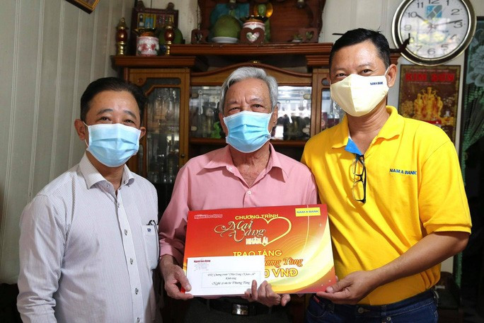 Nam A Bank đồng hành trao tặng hàn ngàn vật phẩm y tế cho bộ đội biên phòng ảnh 3