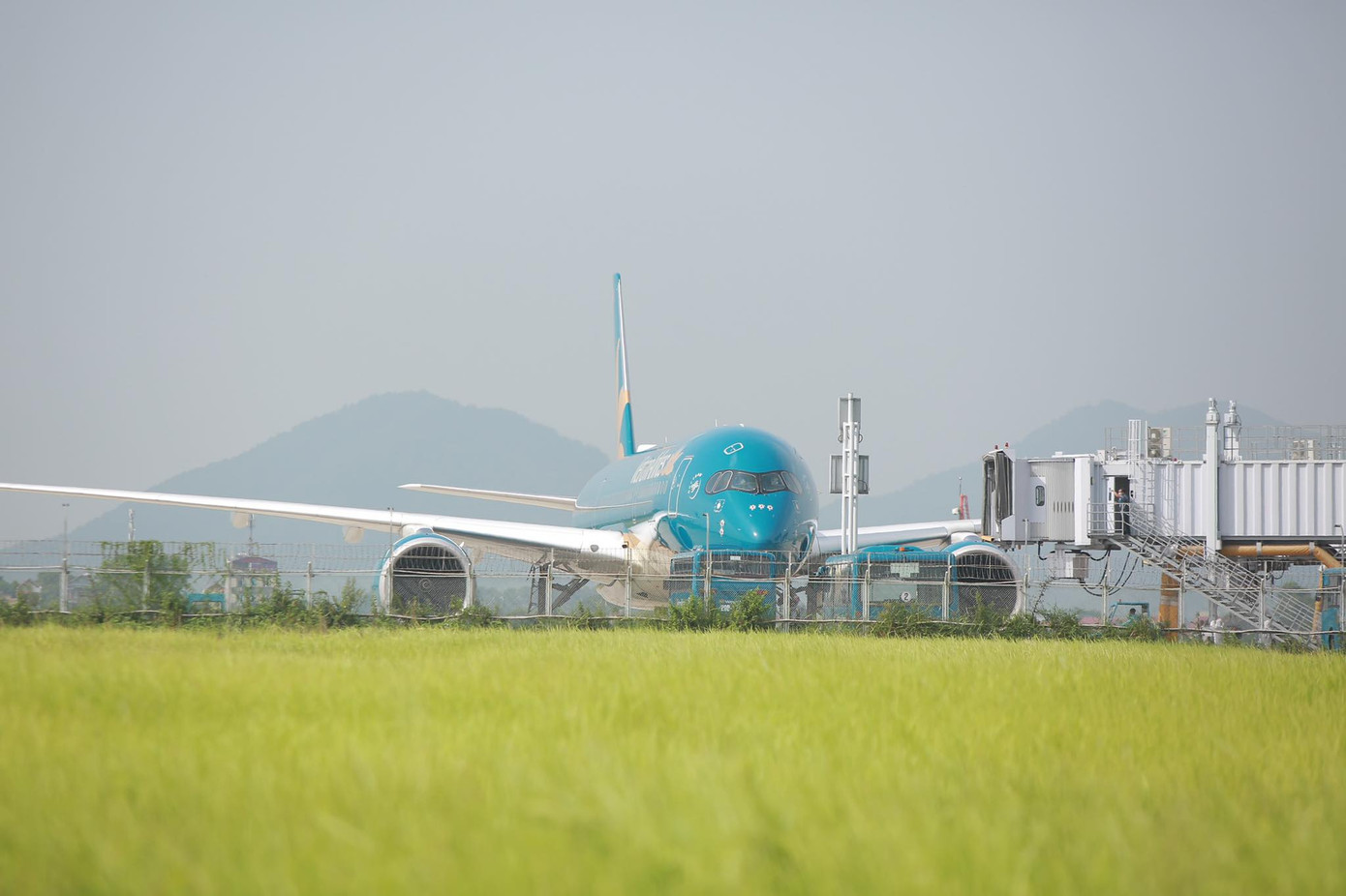 Chuyến bay đặc biệt đưa hơn 100 người mắc COVID -19 ở Guinea Xích đạo về tới Nội Bài ảnh 11