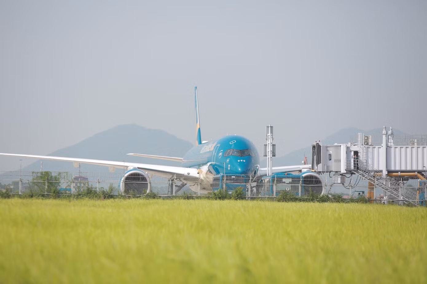 Chuyến bay đặc biệt đưa hơn 100 người mắc COVID -19 ở Guinea Xích đạo về tới Nội Bài ảnh 11
