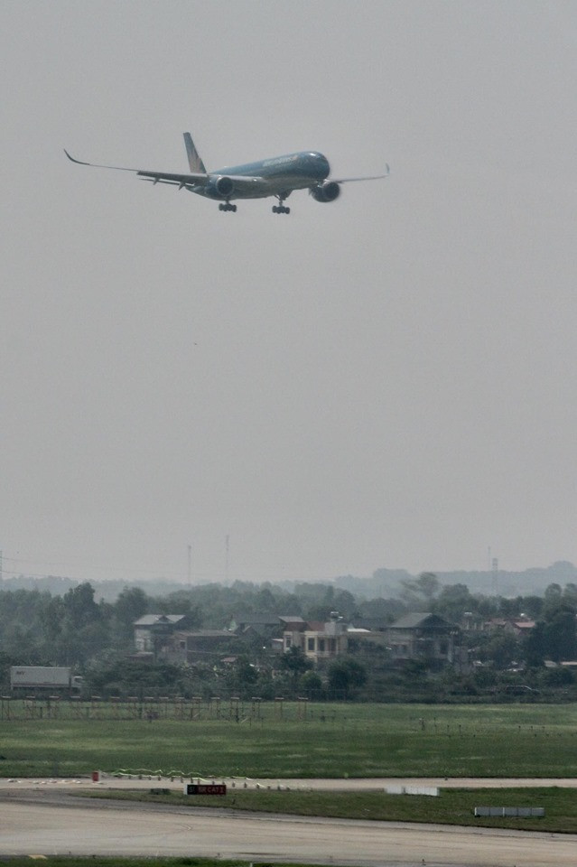 Chuyến bay đặc biệt đưa hơn 100 người mắc COVID -19 ở Guinea Xích đạo về tới Nội Bài ảnh 1