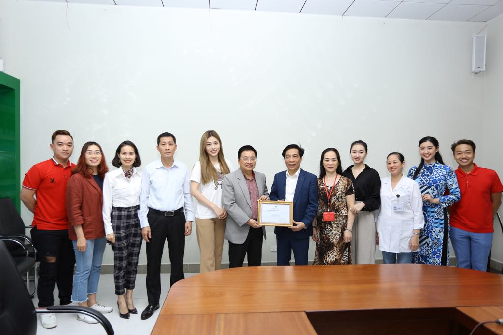 San sẻ yêu thương, nhân tình thân ái ảnh 6